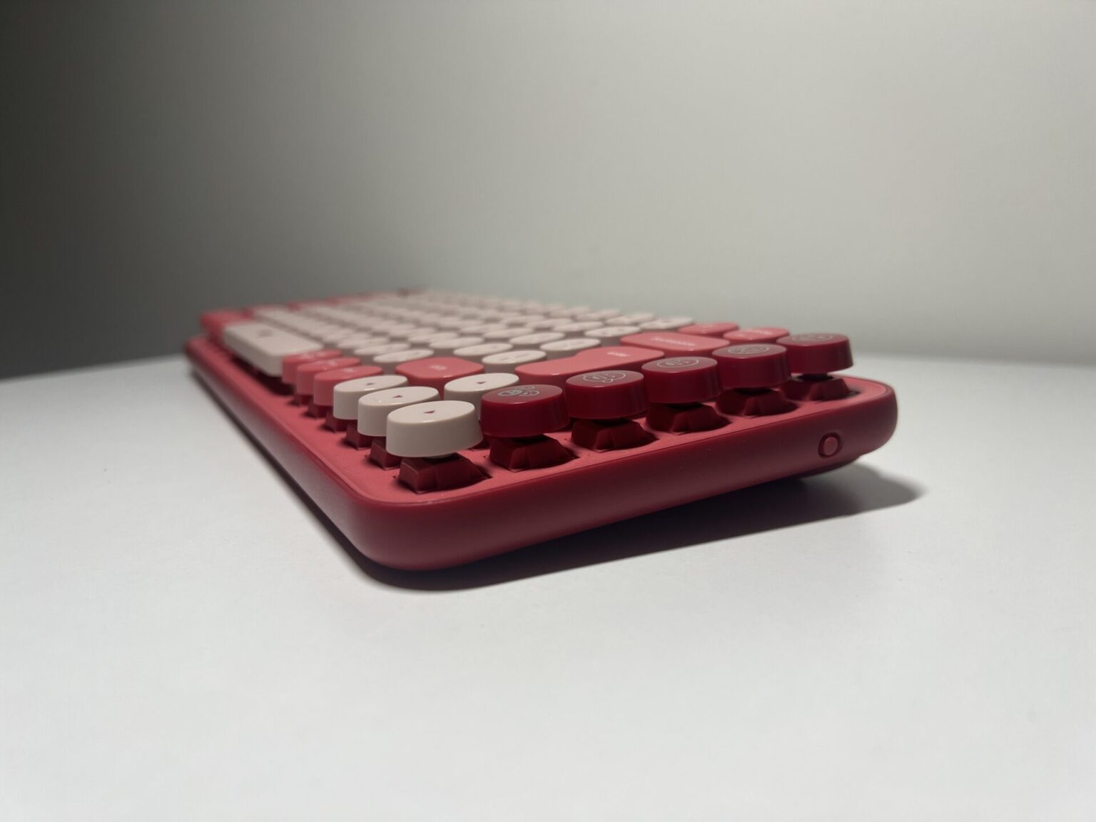 Klawiatura idealna dla drugiej połówki! Recenzja Logitech POP KEYS 4 Logitech POP Keys