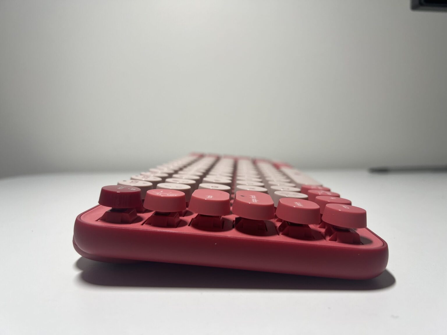 Klawiatura idealna dla drugiej połówki! Recenzja Logitech POP KEYS 5 Logitech POP Keys