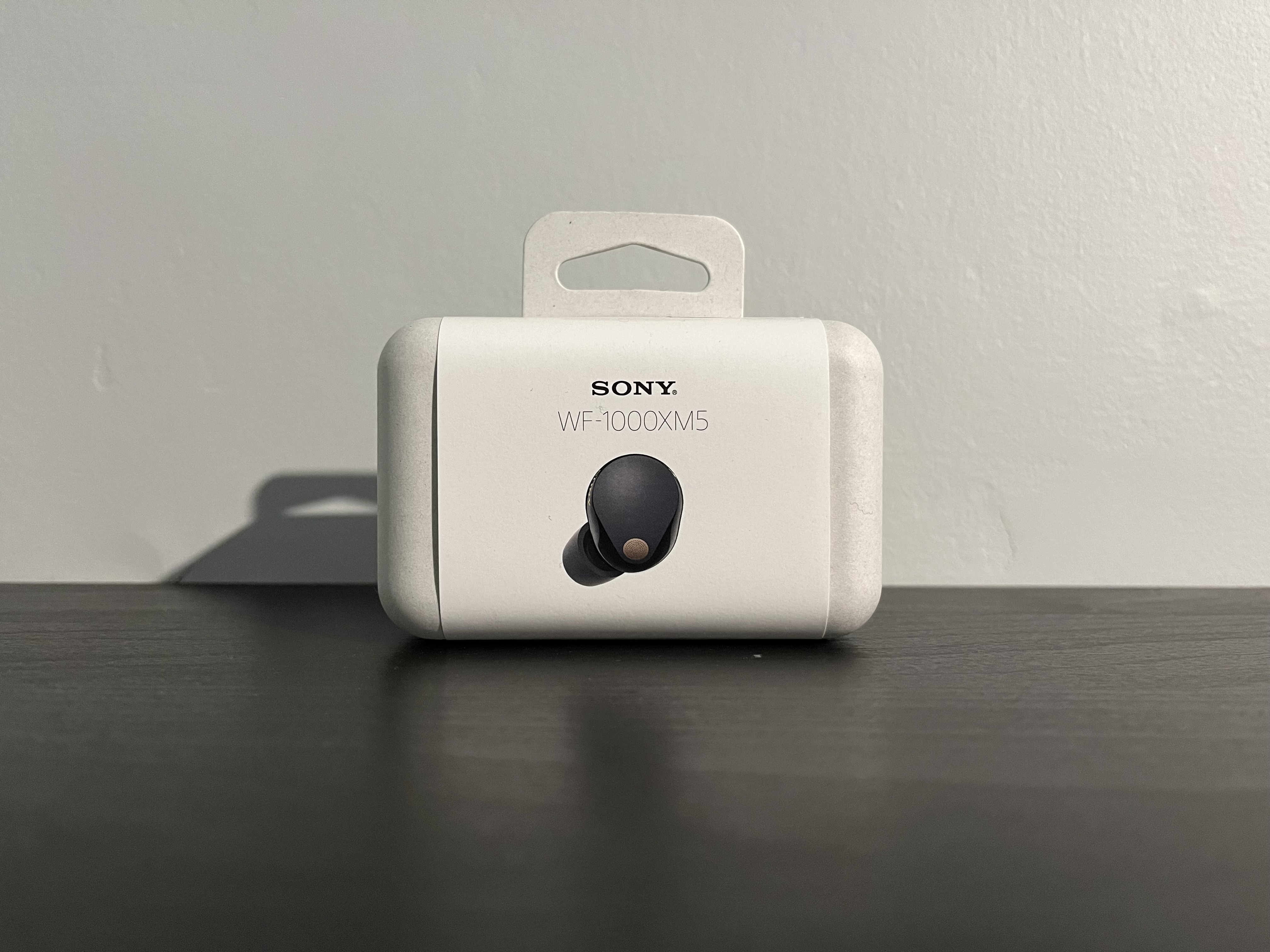 Recenzja Sony WF-1000XM5 — czy Apple może czuć się zagrożone? 2 Sony WF-1000XM5, Opakowanie front