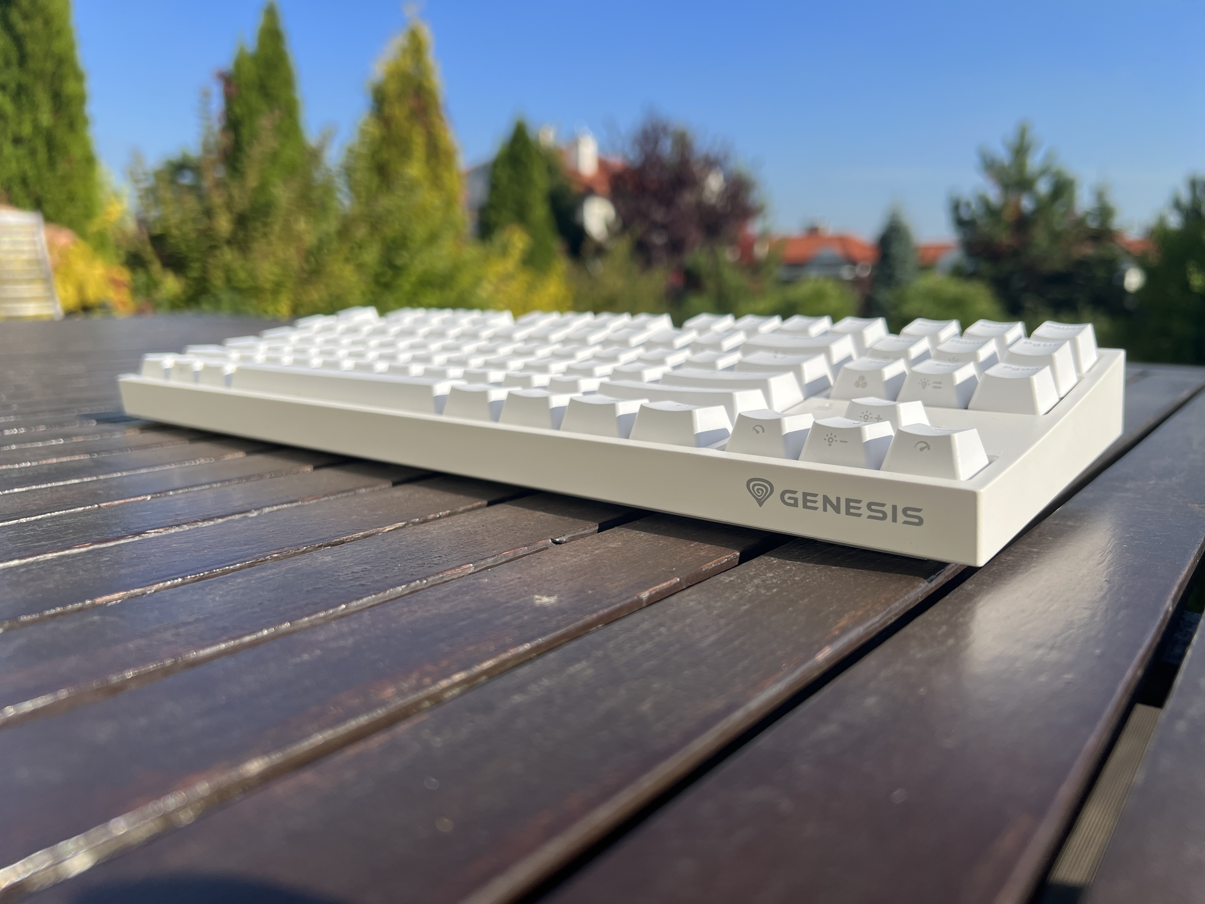 Genesis Thor 404 TKL