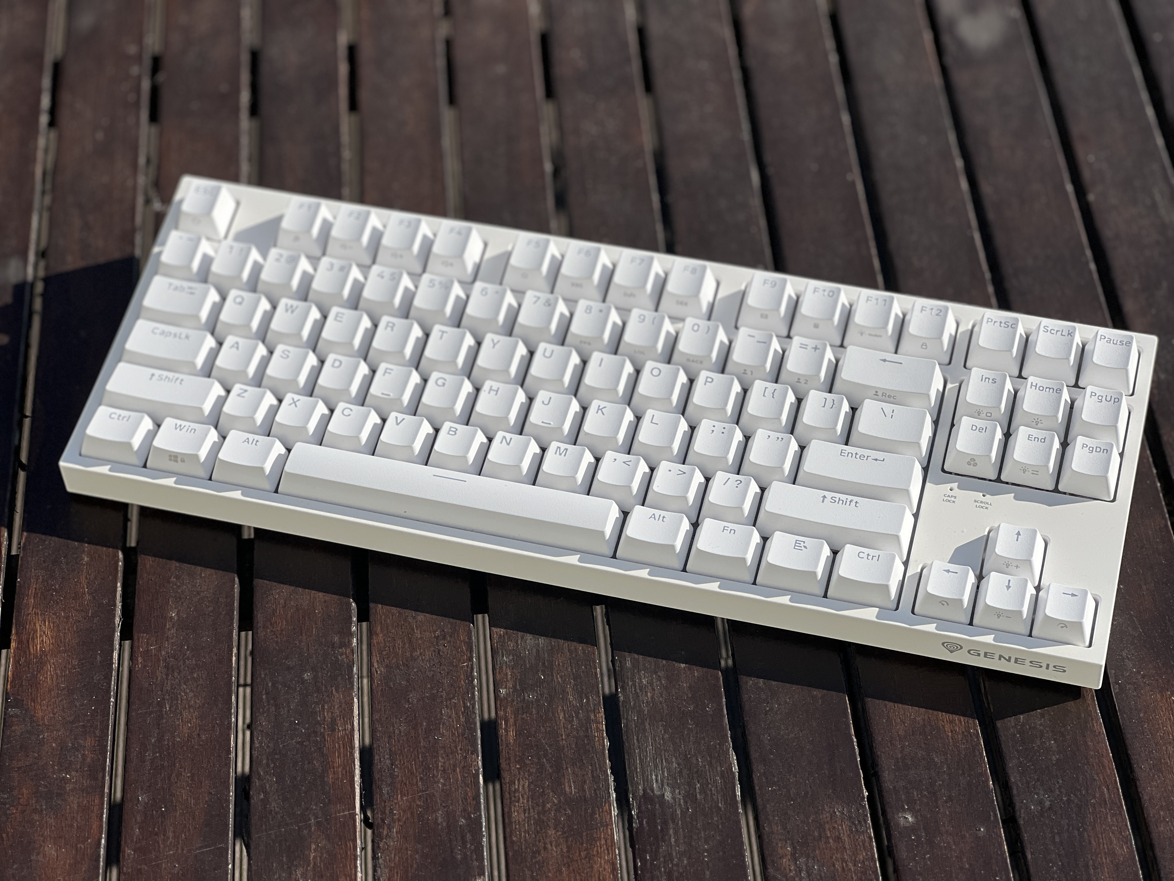 Genesis Thor 404 TKL