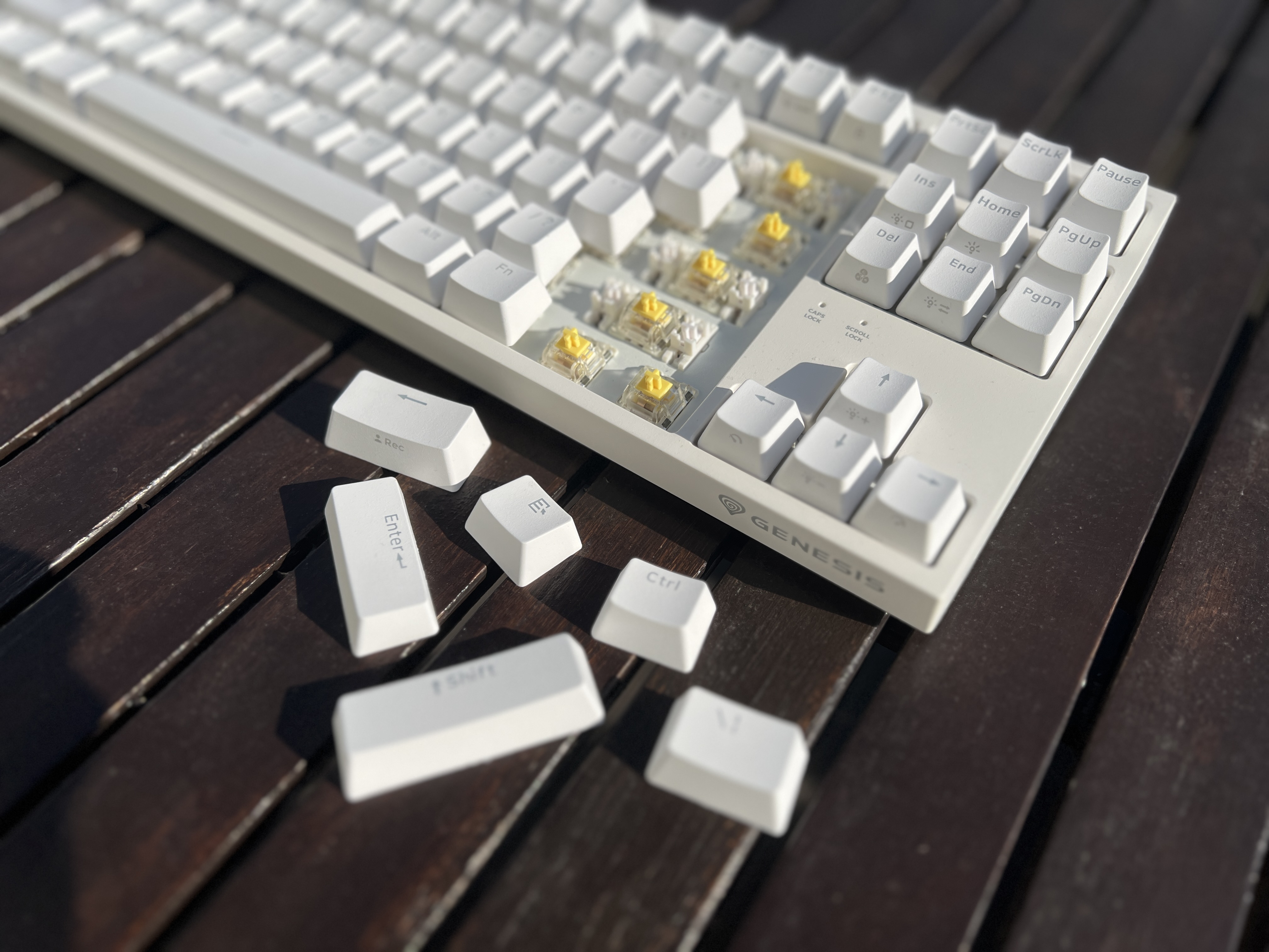 Genesis Thor 404 TKL