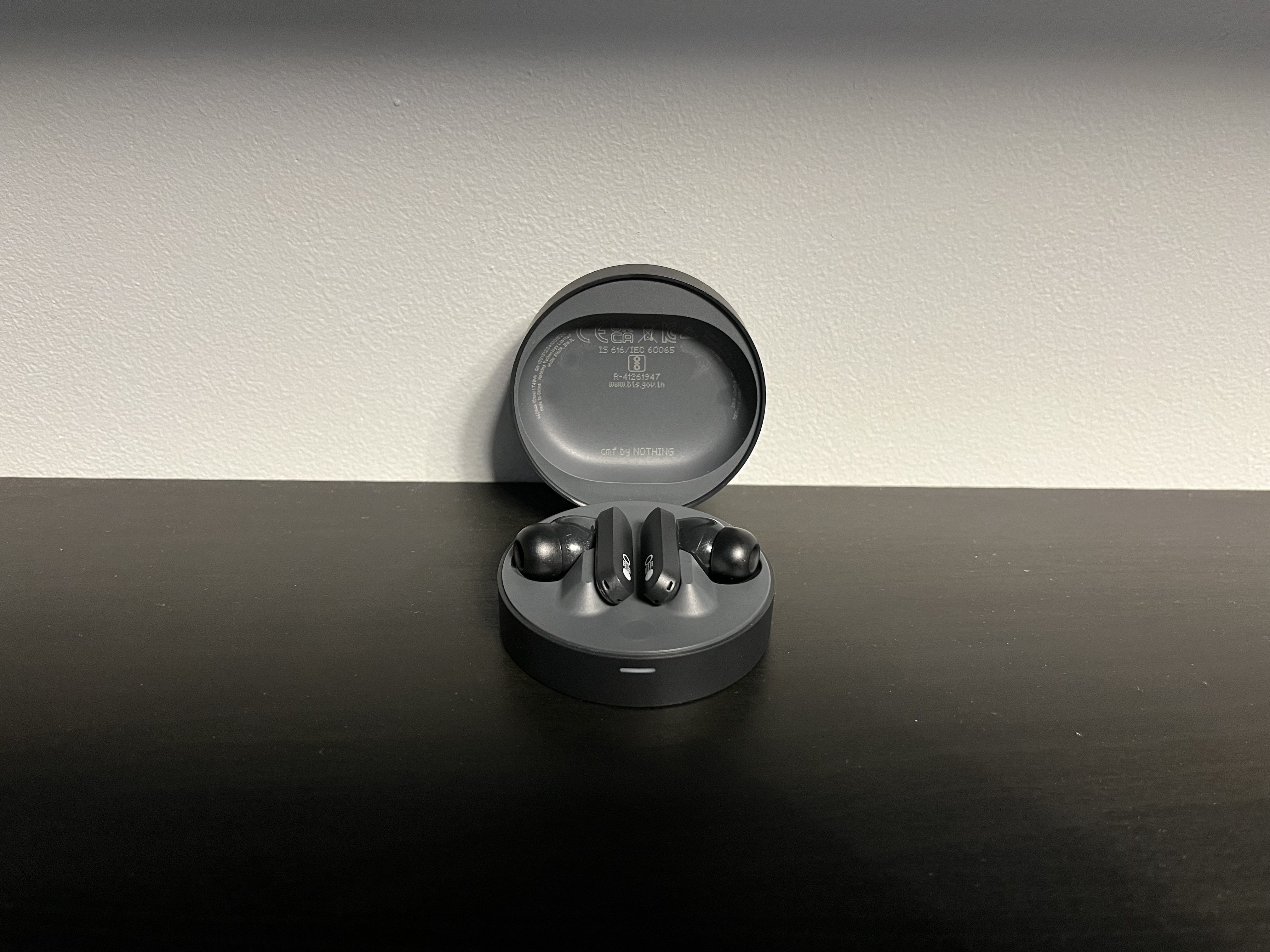 cmf Buds Pro, etui otwarte