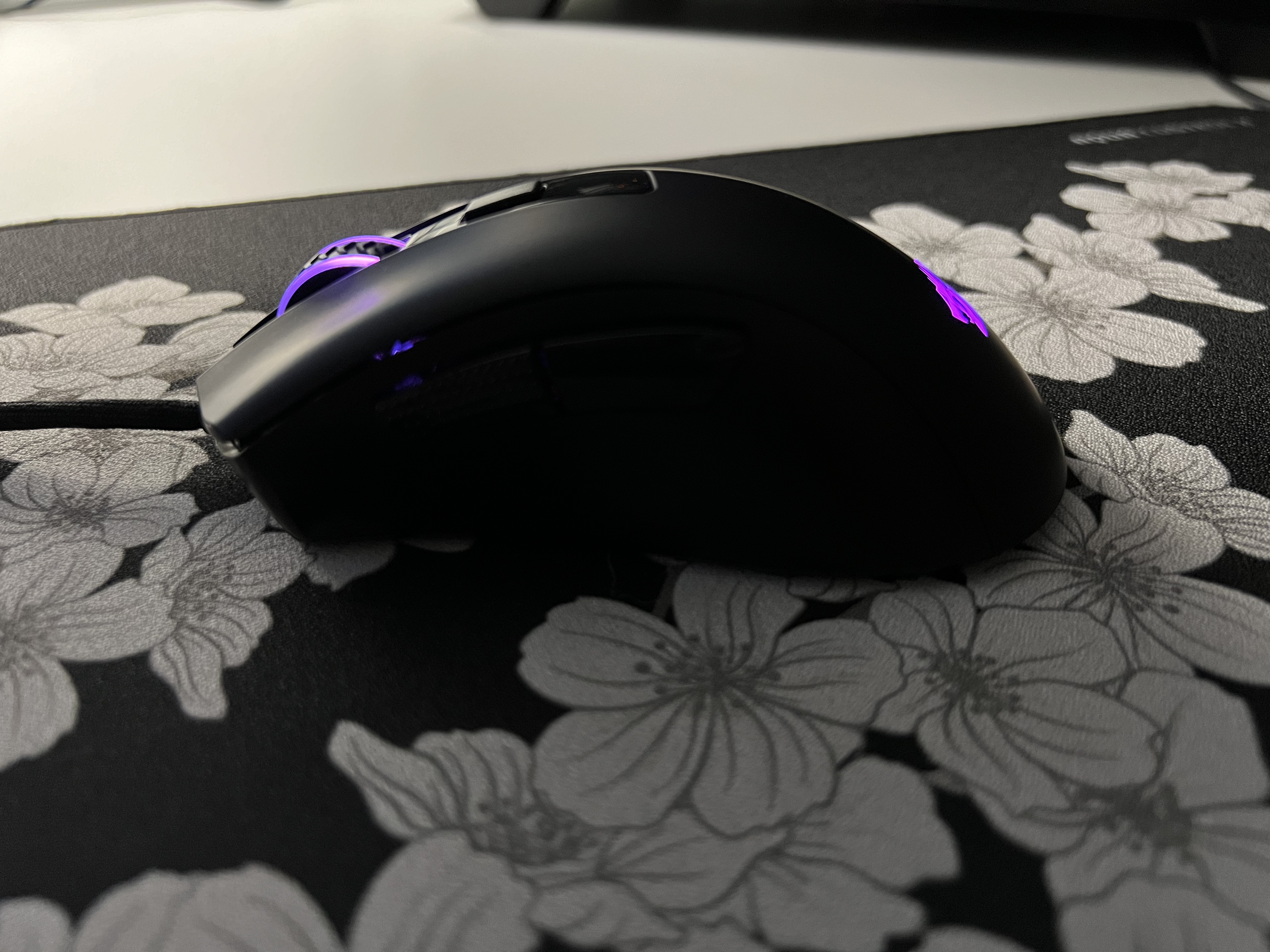 Bok myszki - Redragon Devourer RGB