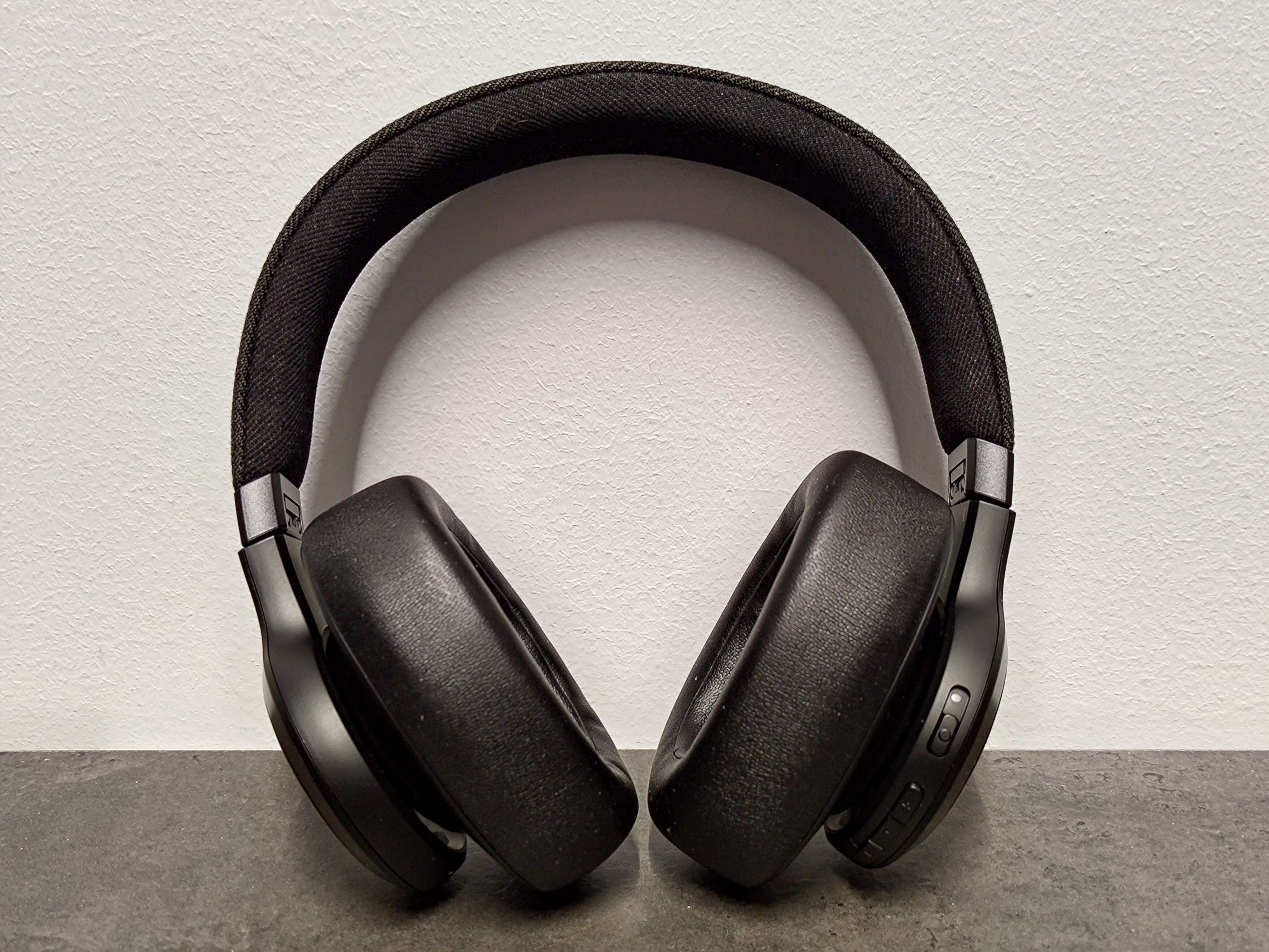 Test i recenzja JBL Live 770NC - ulepszenia, paradoksy i wybór na lata 4 JBL Live 770NC overall