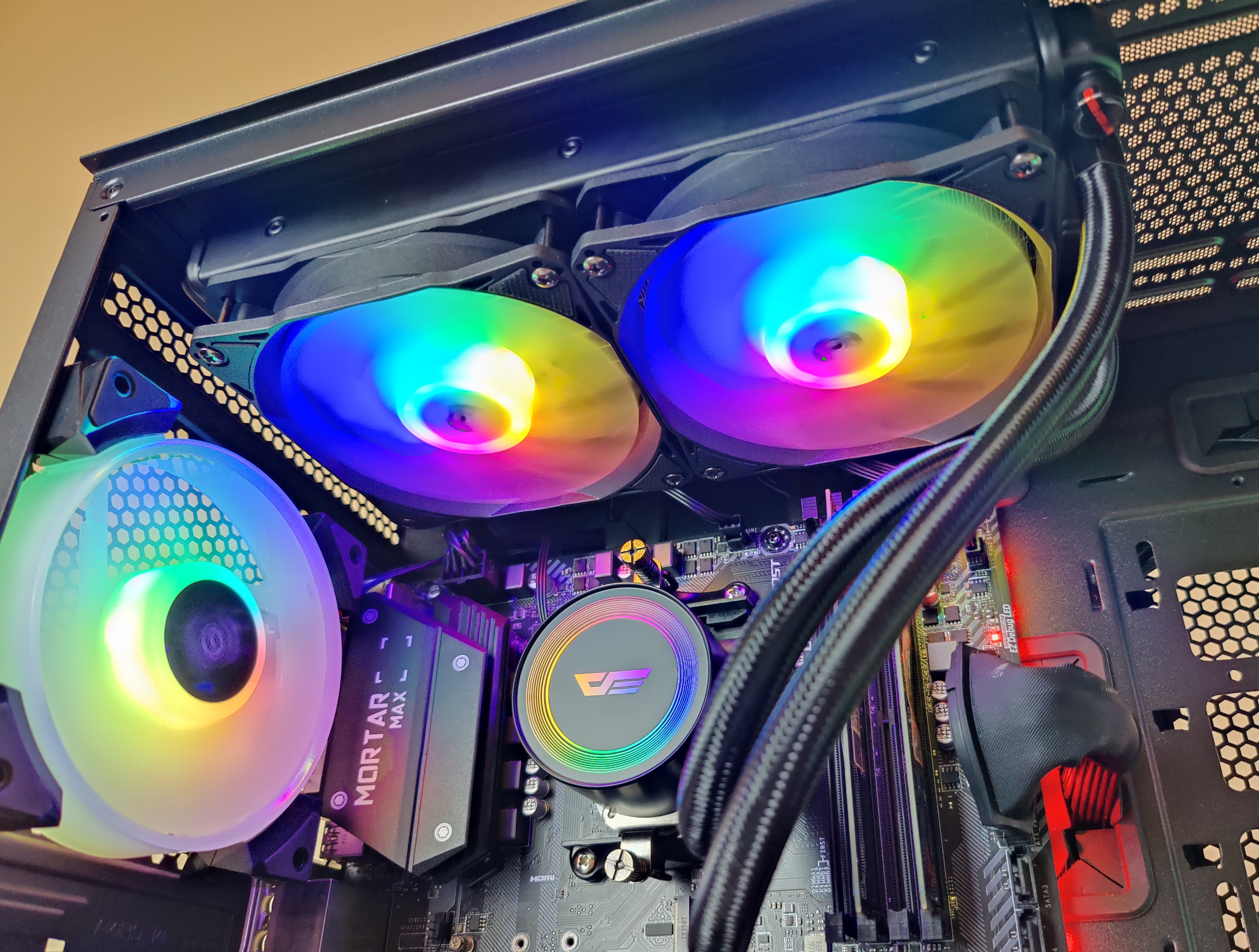 Czy RGB zapewni zwycięstwo? Test  darkFlash AURA DA-240