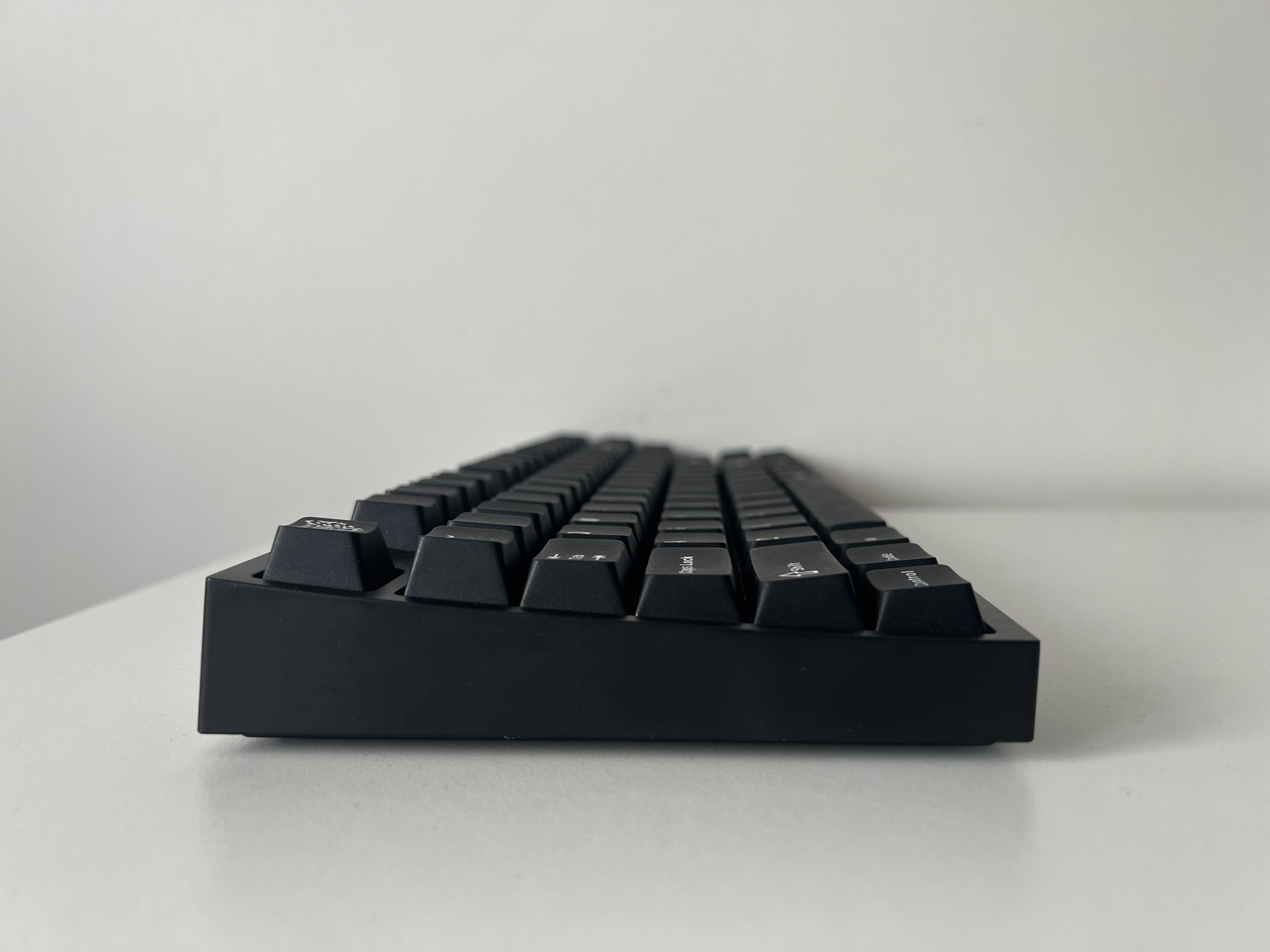 AIFEI WHITE ON BLACK
