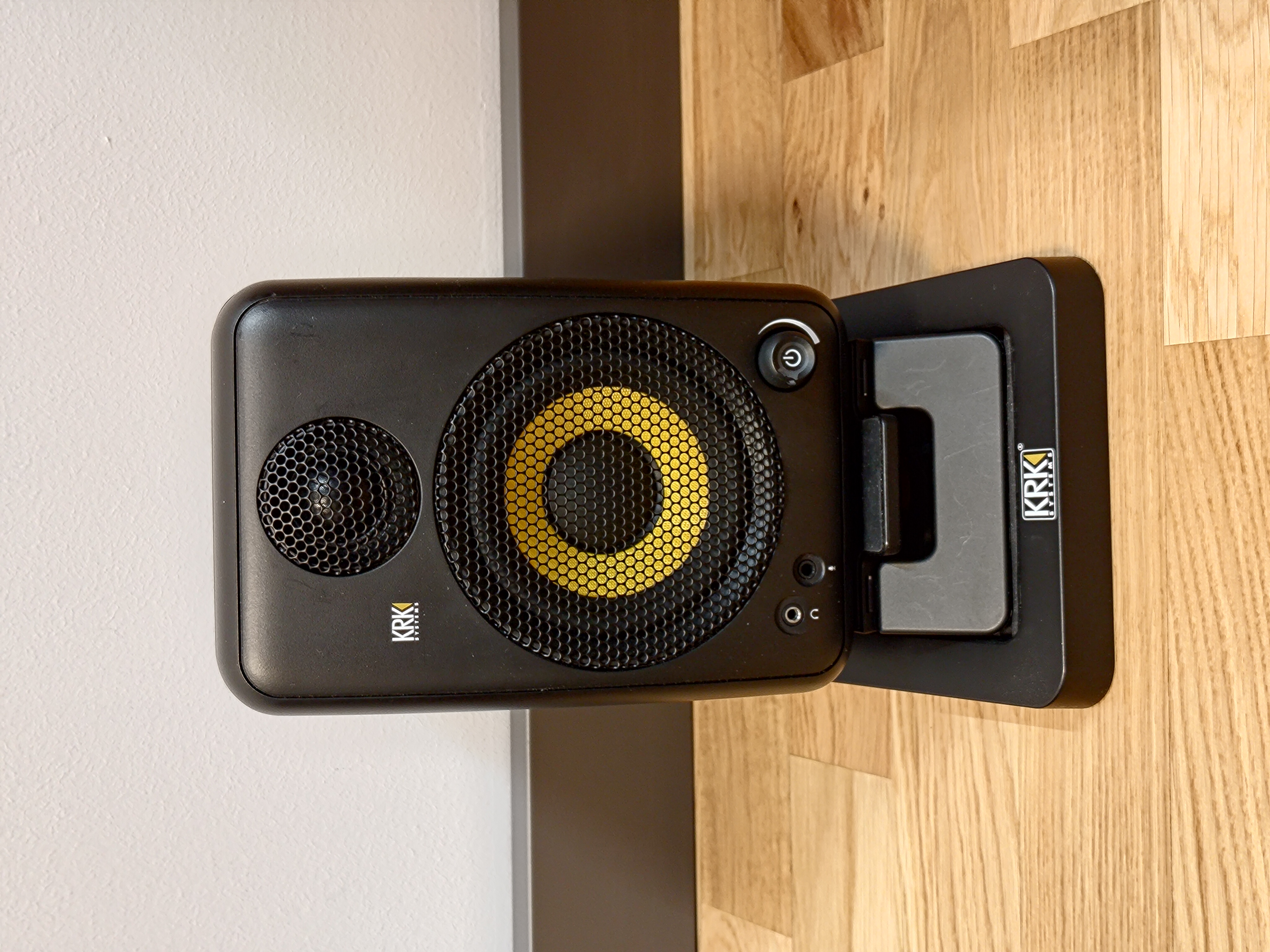 KRK GoAux 4 front