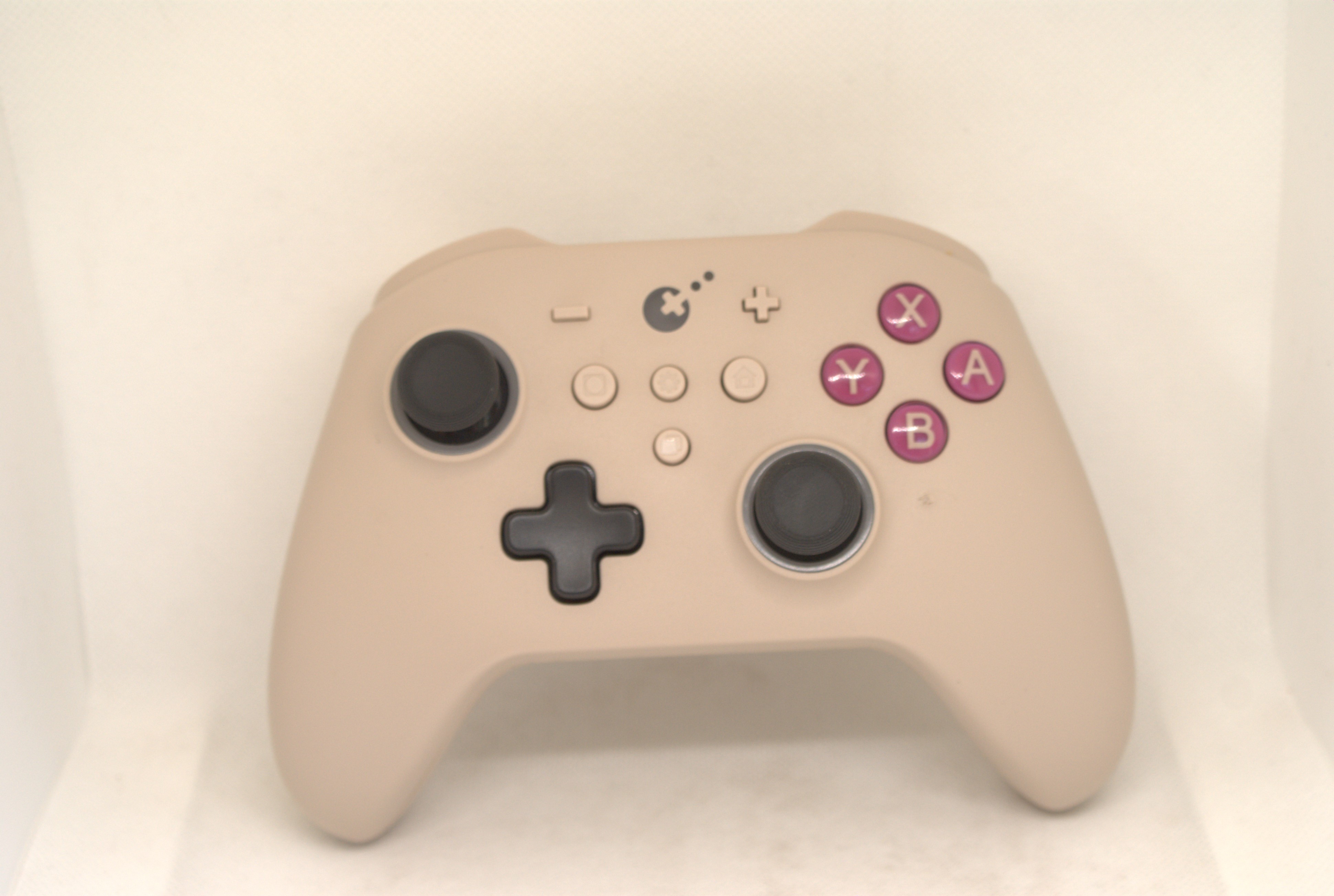 Test i recenzja GuliKit KK3 Pro - Pad dla profesjonalnego gracza? 7 GuliKit KK3 Pro - front