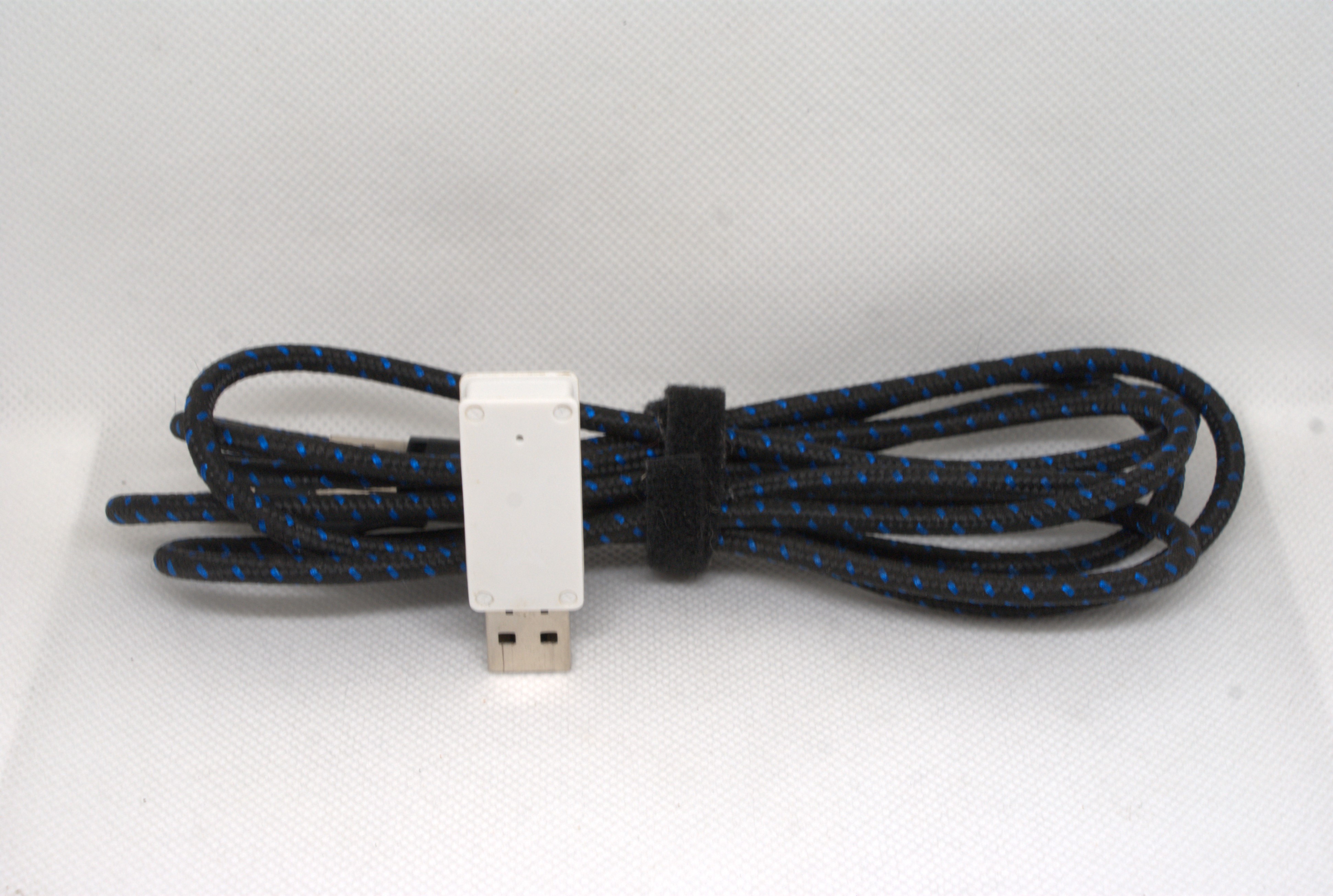 Flydigi APex 4 - odbiornik i kabel