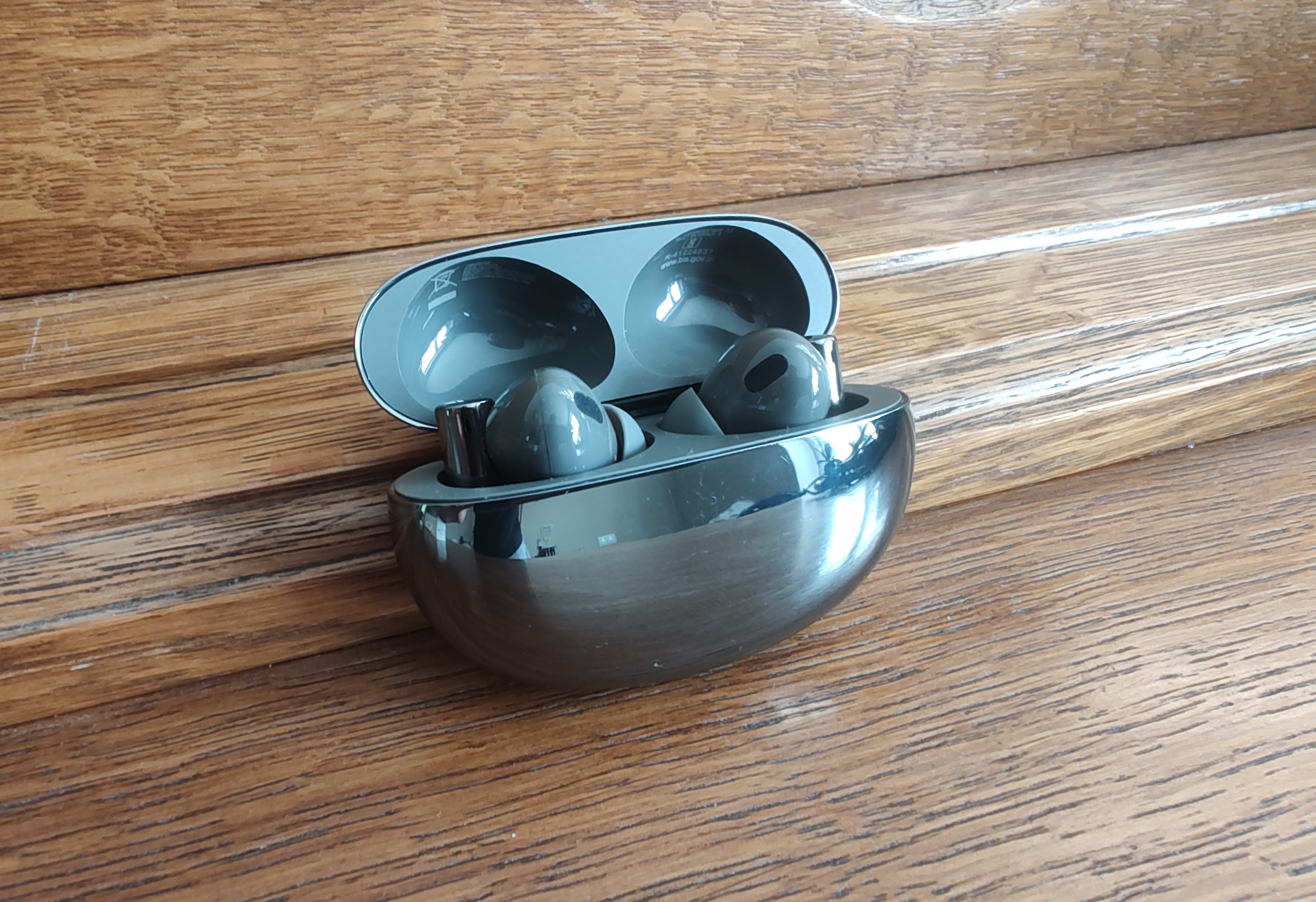 Test i recenzja realme Buds Air 6 Pro – a tak mało zabrakło! 6 Realme Buds Air 6 Pro - Słuchawki w etui