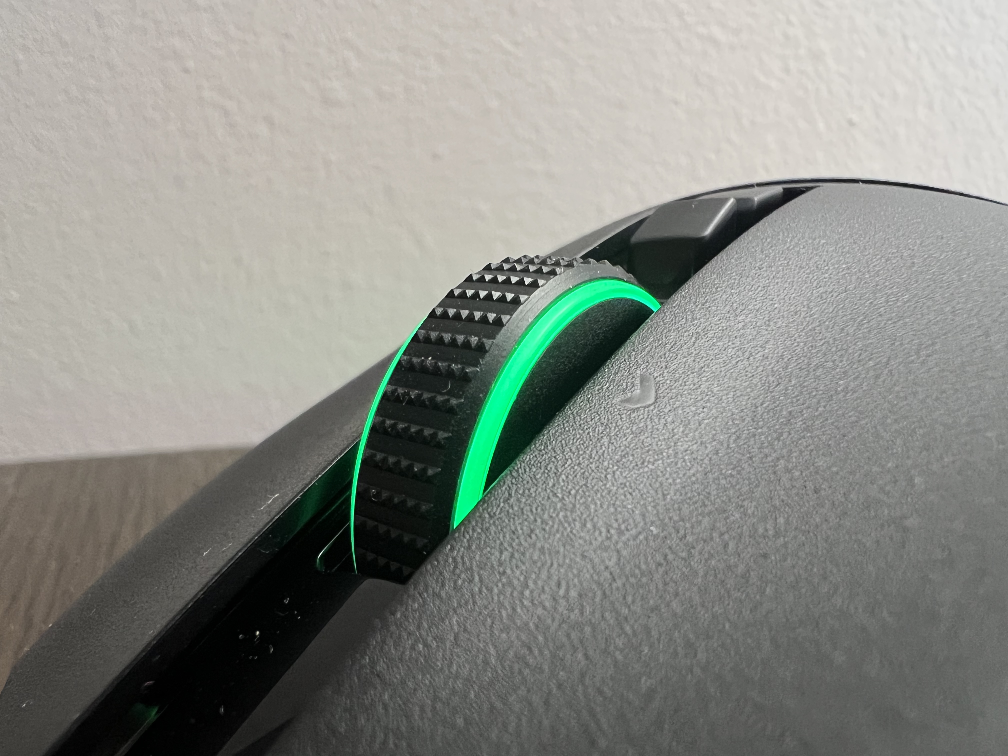 Razer Basilisk V3 Pro 35K - scroll