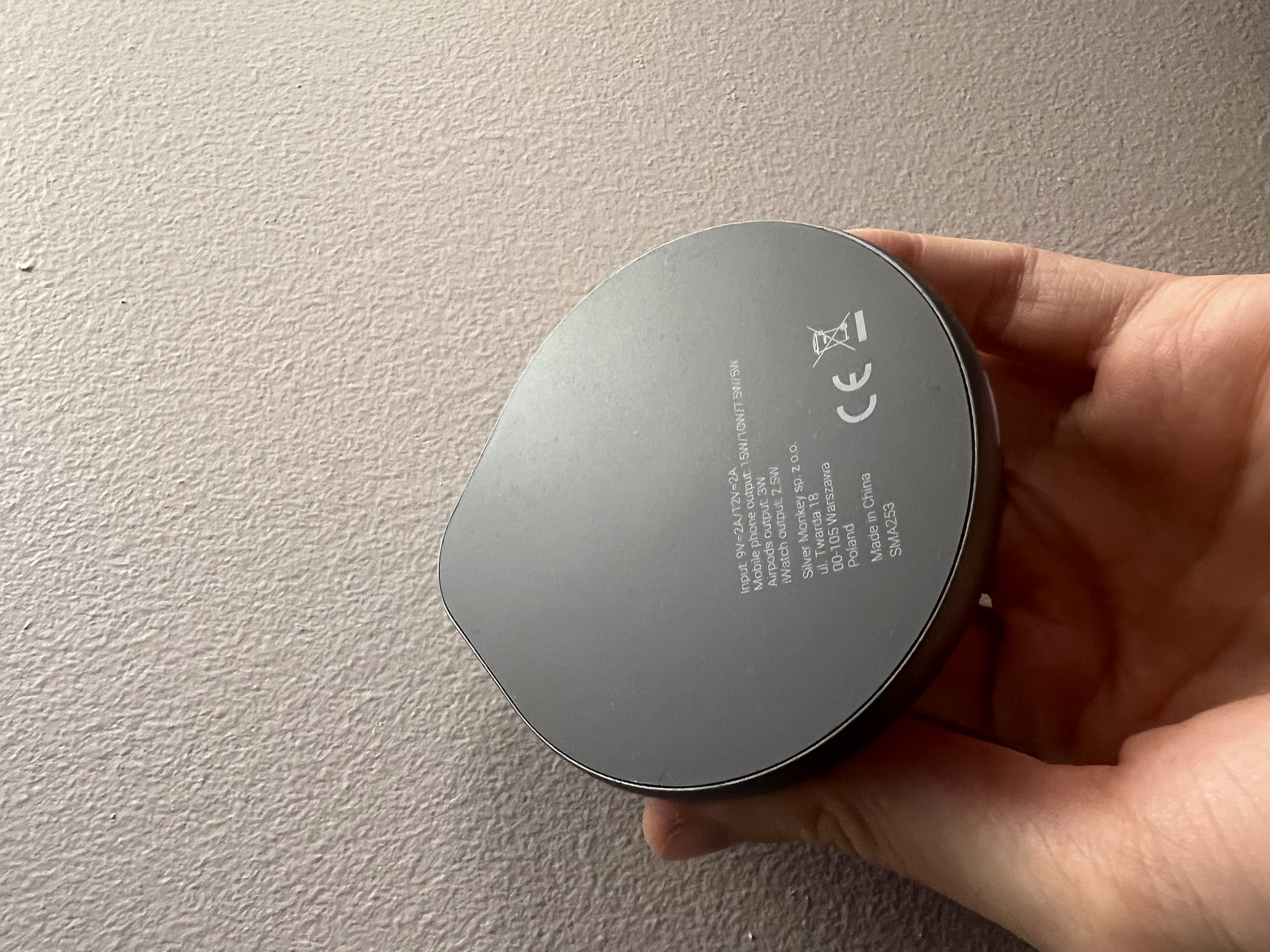 Silver Monkey MagCharger 3in1 - spód ładowarki.