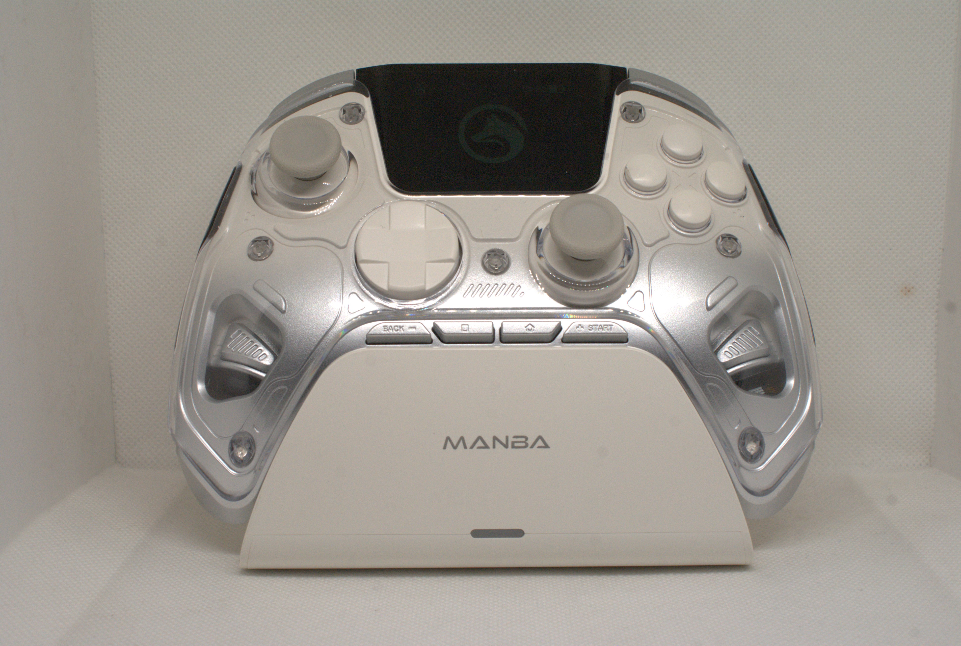 Manba One V2 - na docku front