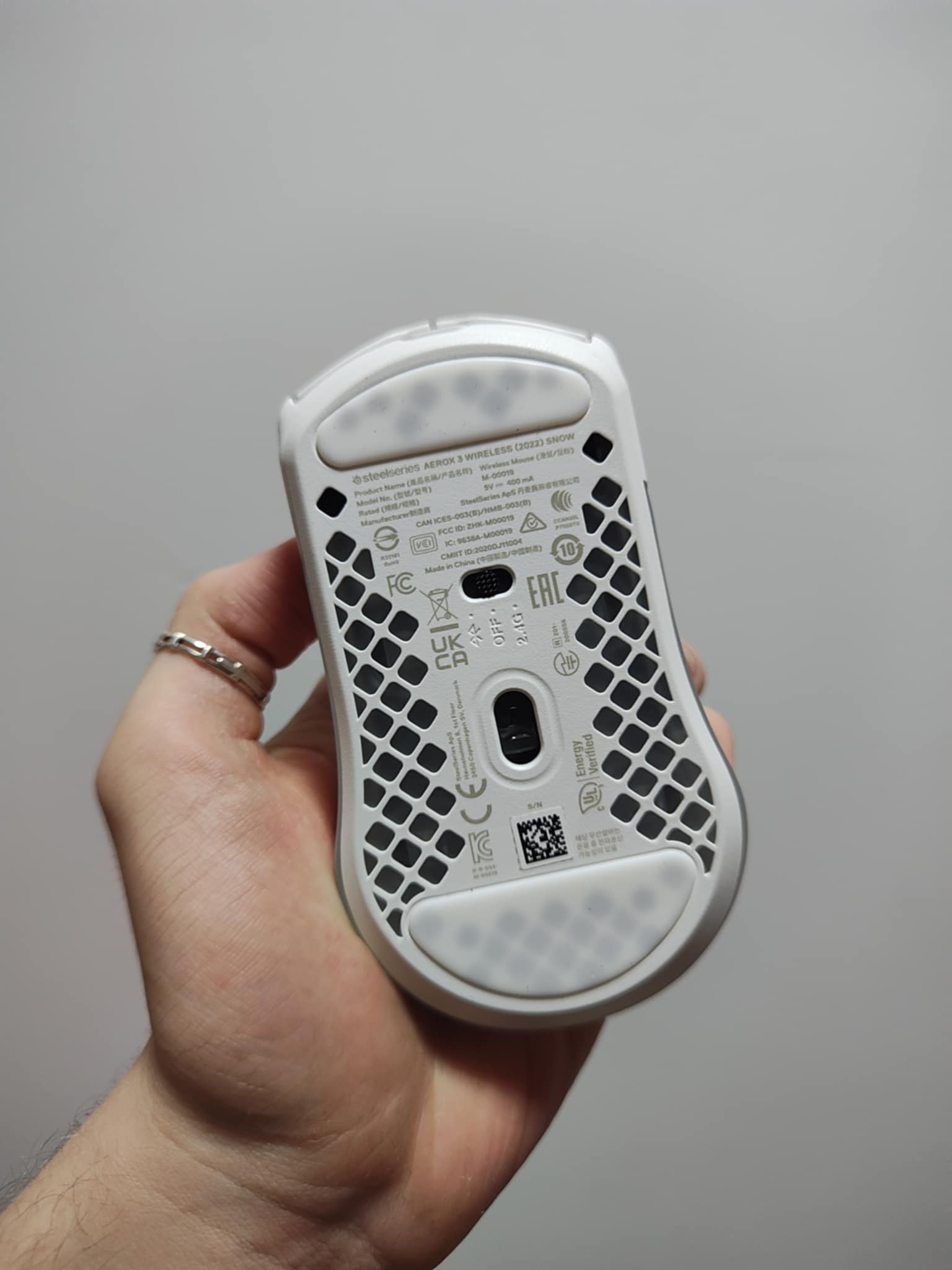 Test i recenzja SteelSeries Aerox 3 Wireless (2022) - stary, ale jary? 11 Aerox 3 Wireless od spodu