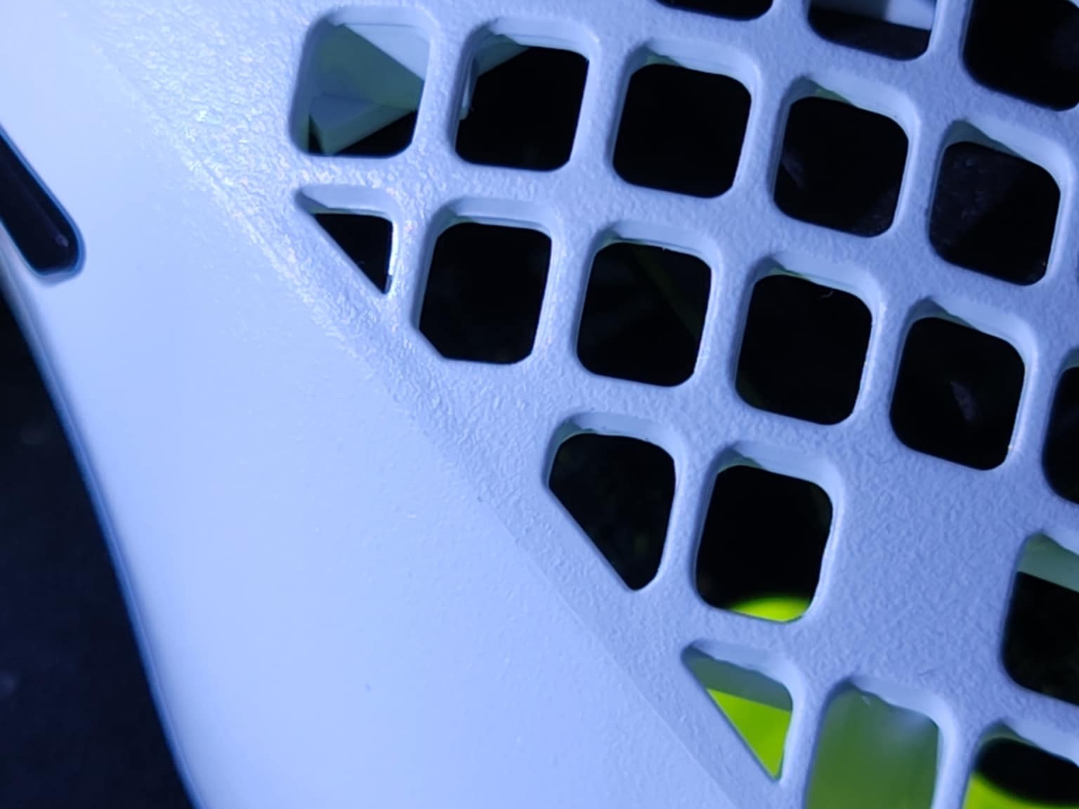 Test i recenzja SteelSeries Aerox 3 Wireless (2022) - stary, ale jary? 10 Aerox 3 Wireless powierzchnia