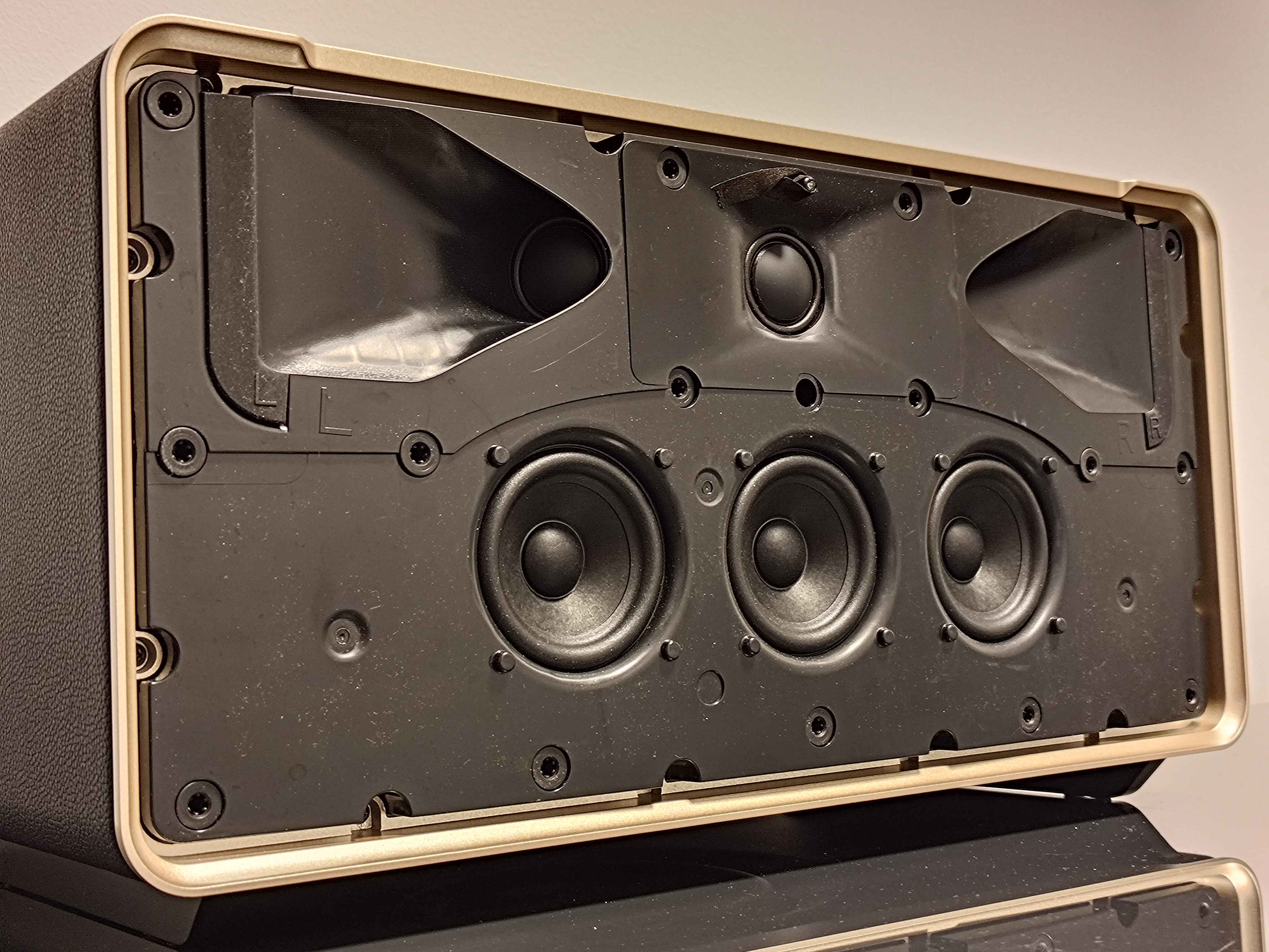 JBL Authentics 500 front