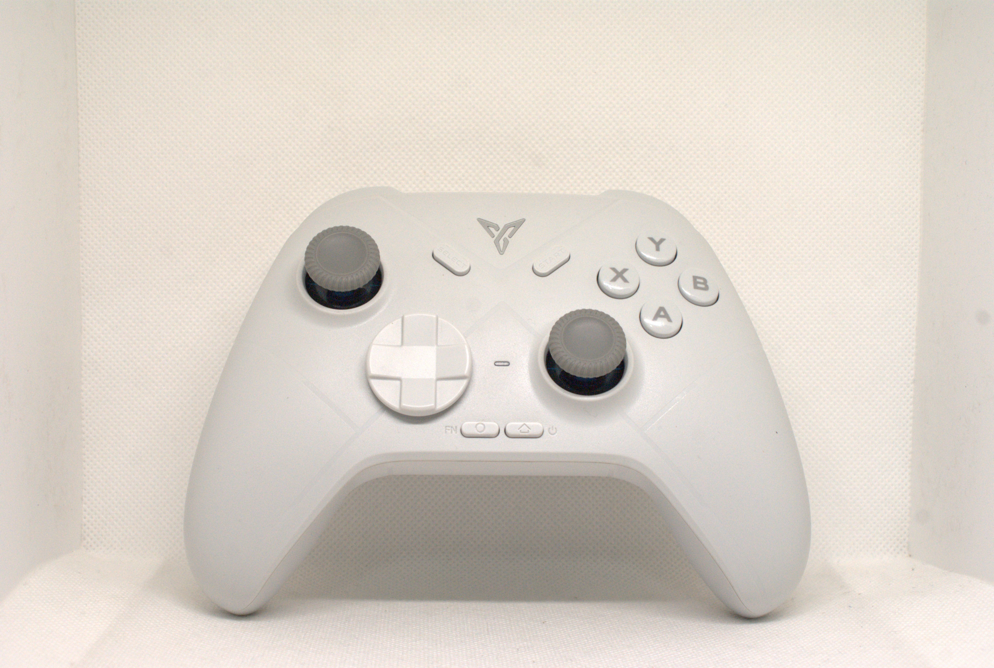 Flydigi DIrewolf 3 - front