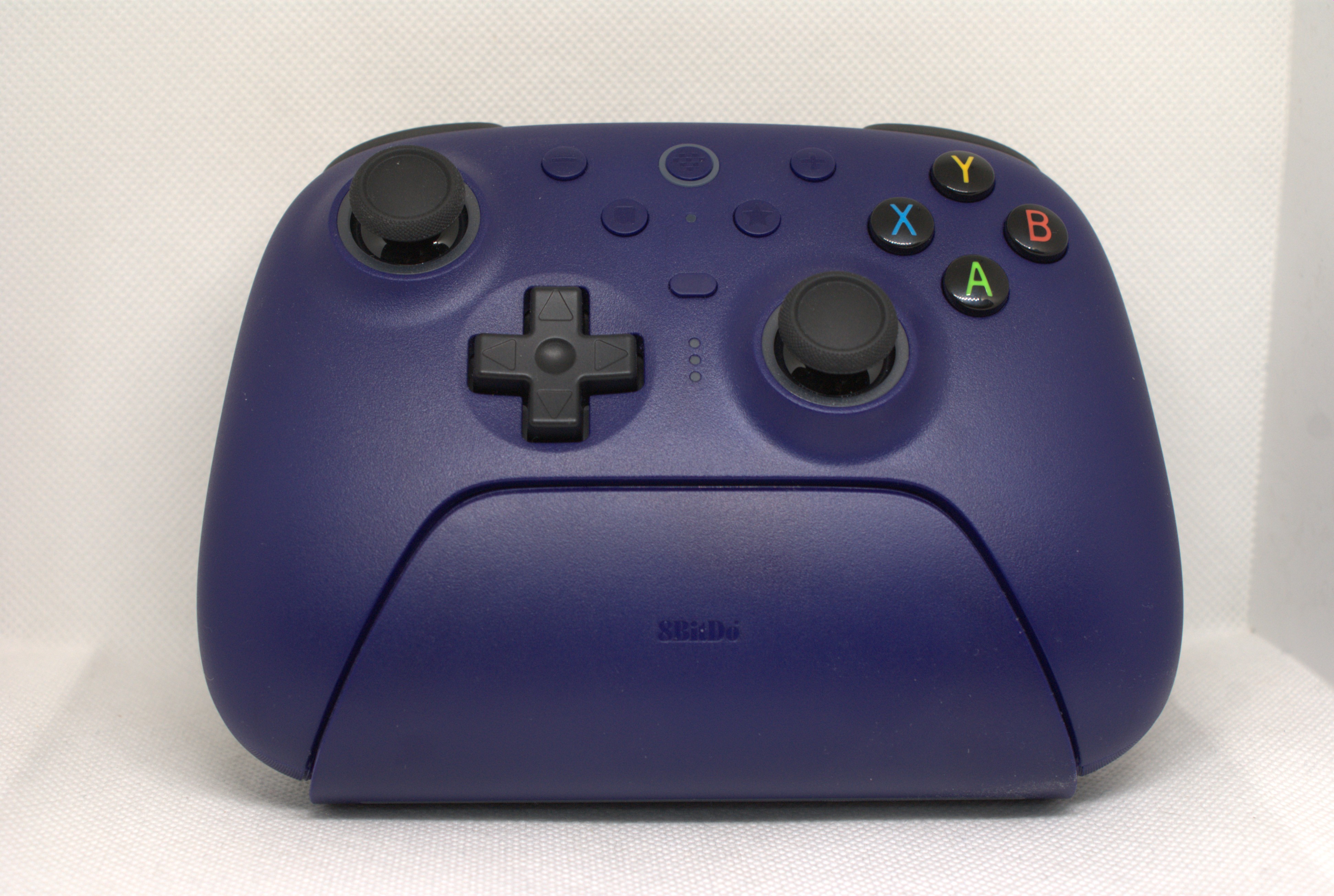 8BitDo Ultimate 2 - Na docku front