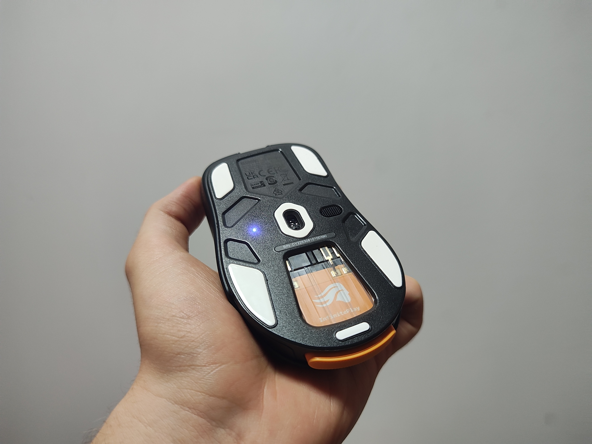 Test i recenzja Glorious Model D3 Wireless - szykuje nam się rewolucja! 13 Glorious Model D3 ślizgacze