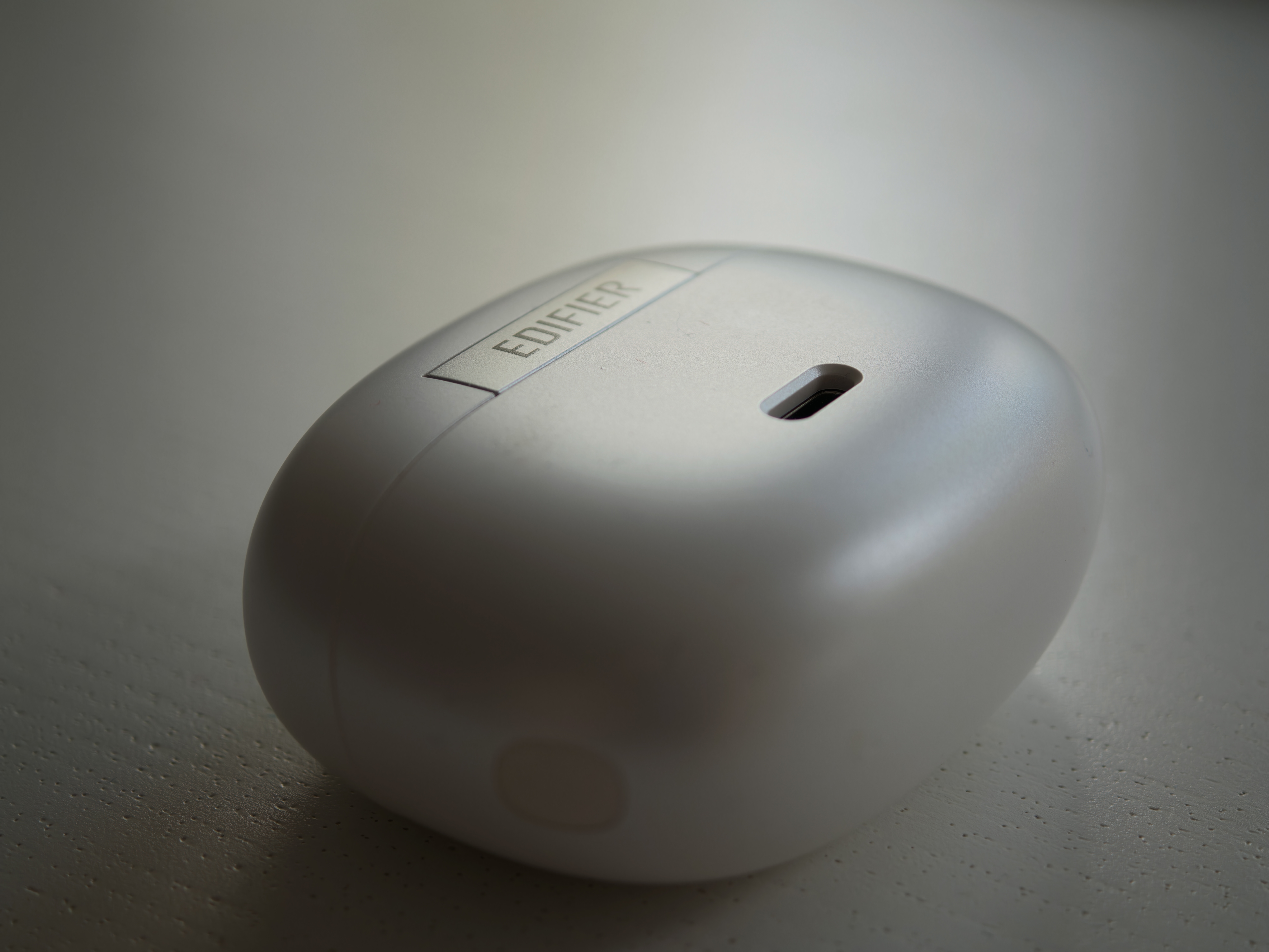 Edifier Comfo Q - wygoda ponad dźwięk 5 Edifier Comfo Q case